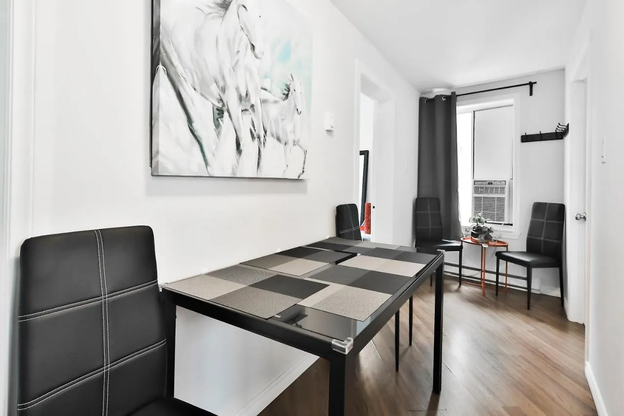 Free Parking And Central Location Montreal Apartment