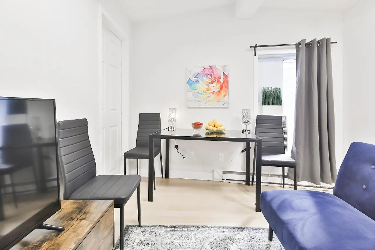Free Parking And Central Location Montréal Apartment