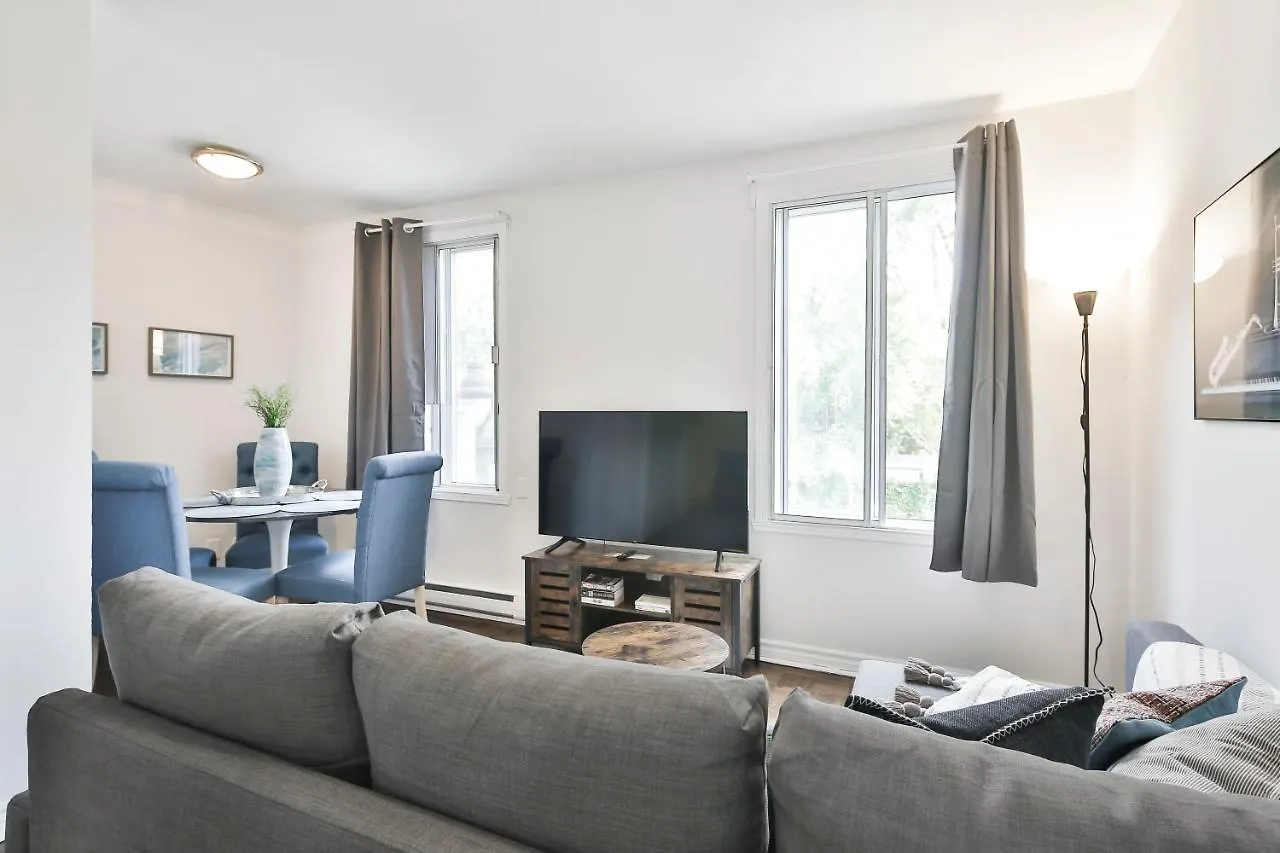 Free Parking And Central Location Montreal