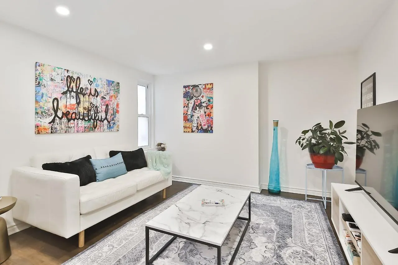 Free Parking And Central Location Montréal Apartment