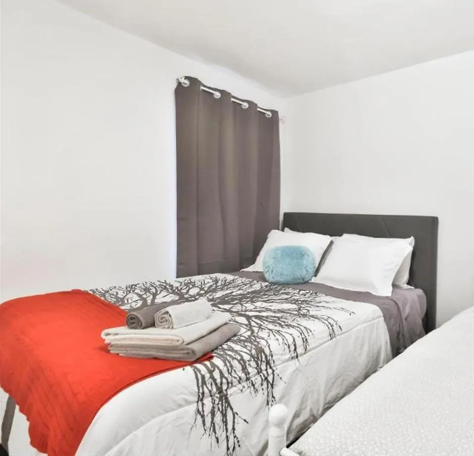 Free Parking - Full Apartment - 5 Min Walk To Metro - Central Location Montreal 0*,  Canadá
