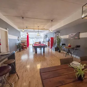  Apartment Luxury 5-bed + Pool Table: 5 Min From Jarry Metro