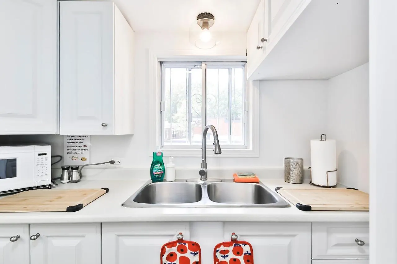 Apartment Free Parking And Central Location Montreal