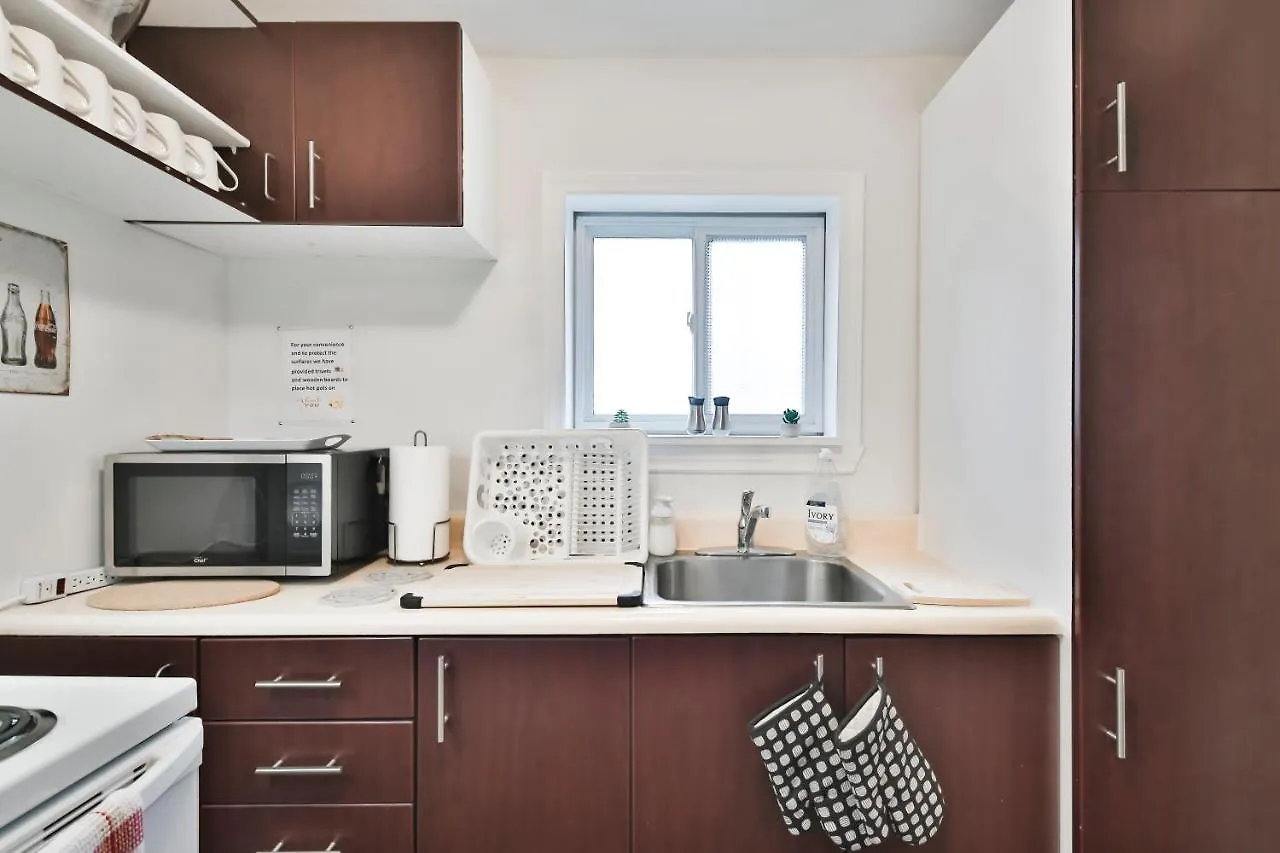 Free Parking And Central Location Montreal