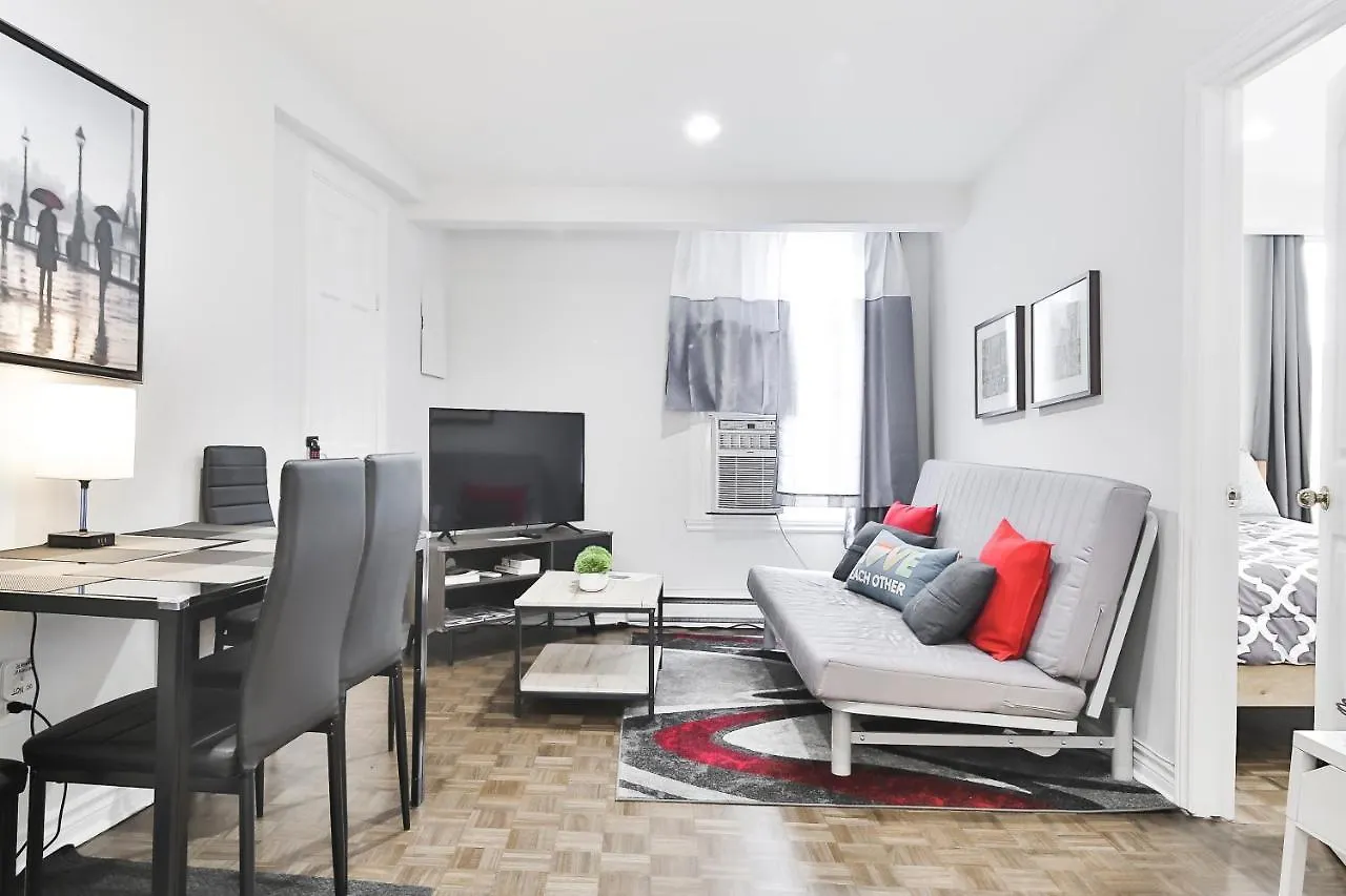 Free Parking And Central Location Montreal Apartment
