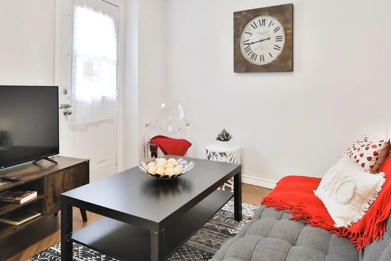 Apartment Free Parking And Central Location Montreal