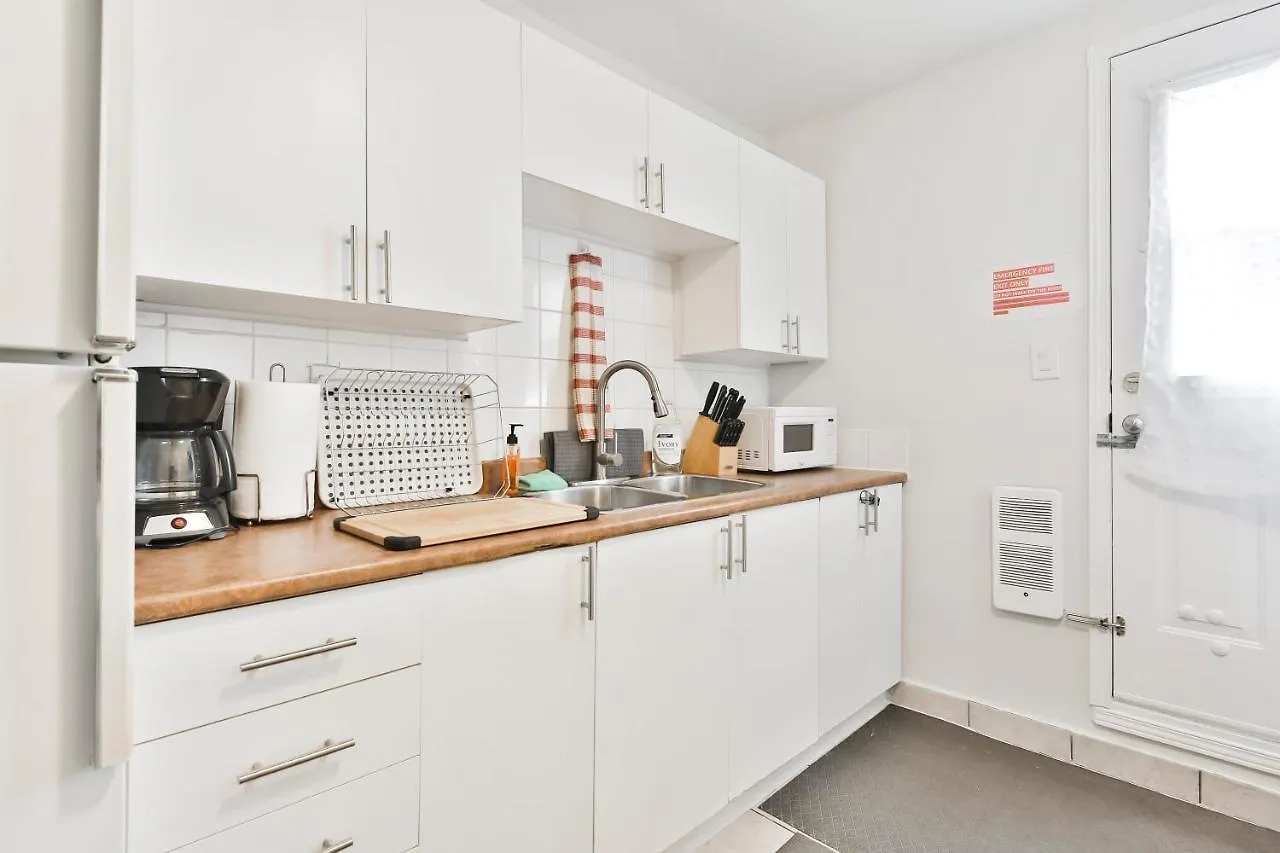 Free Parking - Full Apartment - 5 Min Walk To Metro - Central Location Montreal