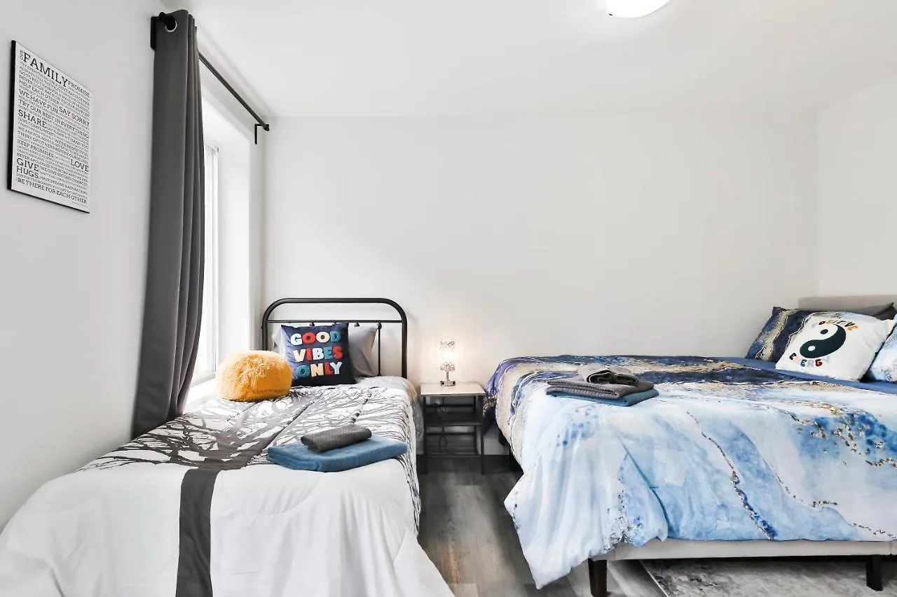 Free Parking And Central Location Montreal