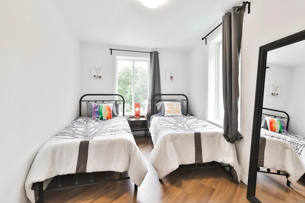 Free Parking And Central Location Montreal