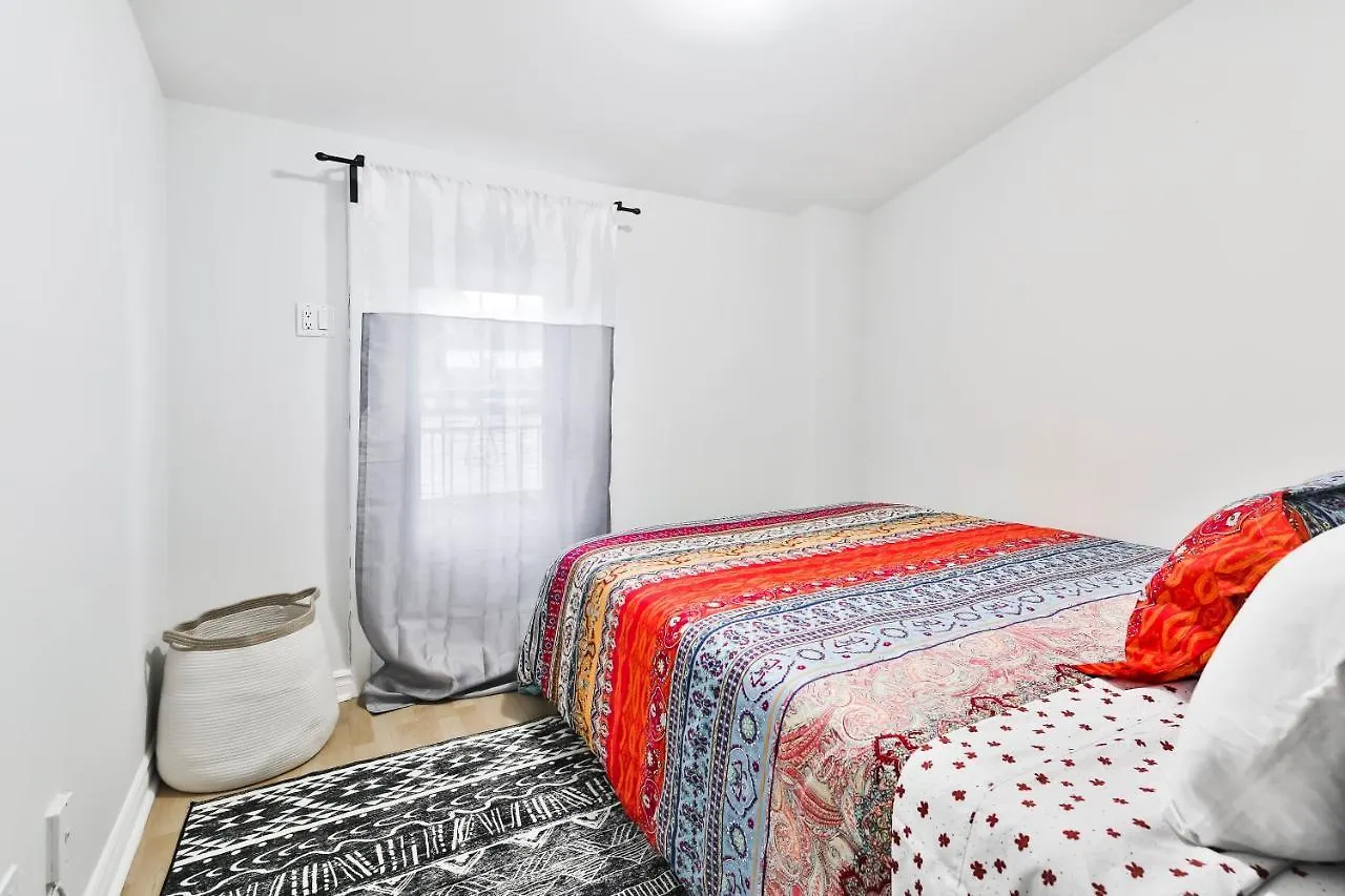 Free Parking And Central Location Montreal