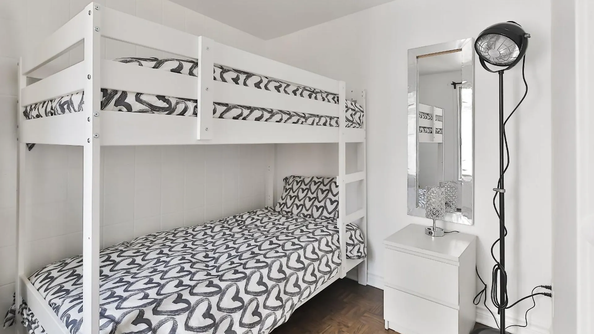 Free Parking - Full Apartment - 5 Min Walk To Metro - Central Location Montreal 0*,  Canada