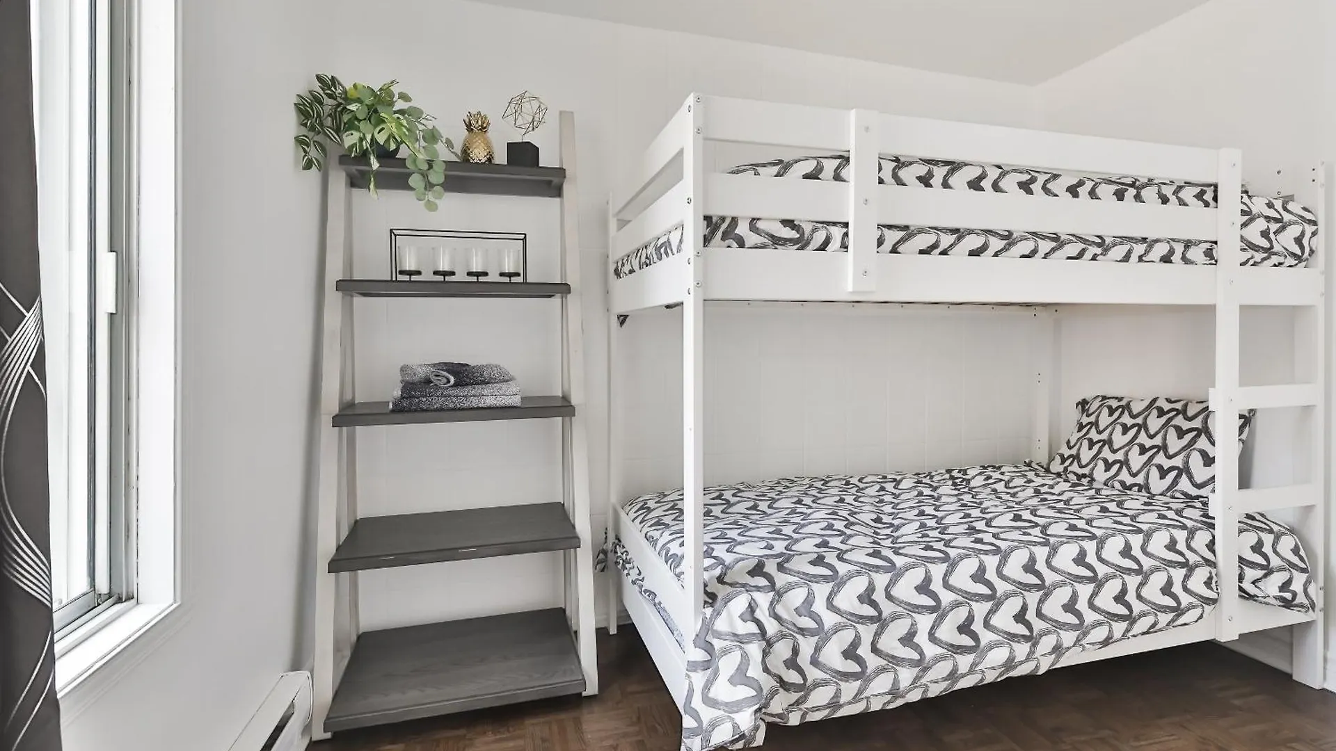 Free Parking And Central Location Montreal